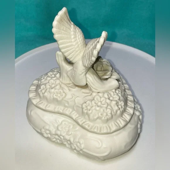 VINTAGE HUMMINGBIRD PORCELAIN BOX - Picture 4 of 16